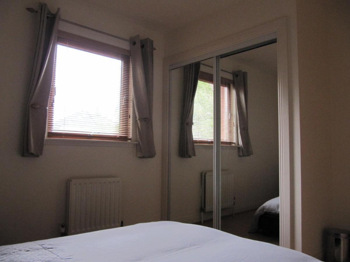 Cozy Off Road 2 Bedroom Cottage Apartment With Free Wi-Fi And Private Parking غلاسغو المظهر الخارجي الصورة