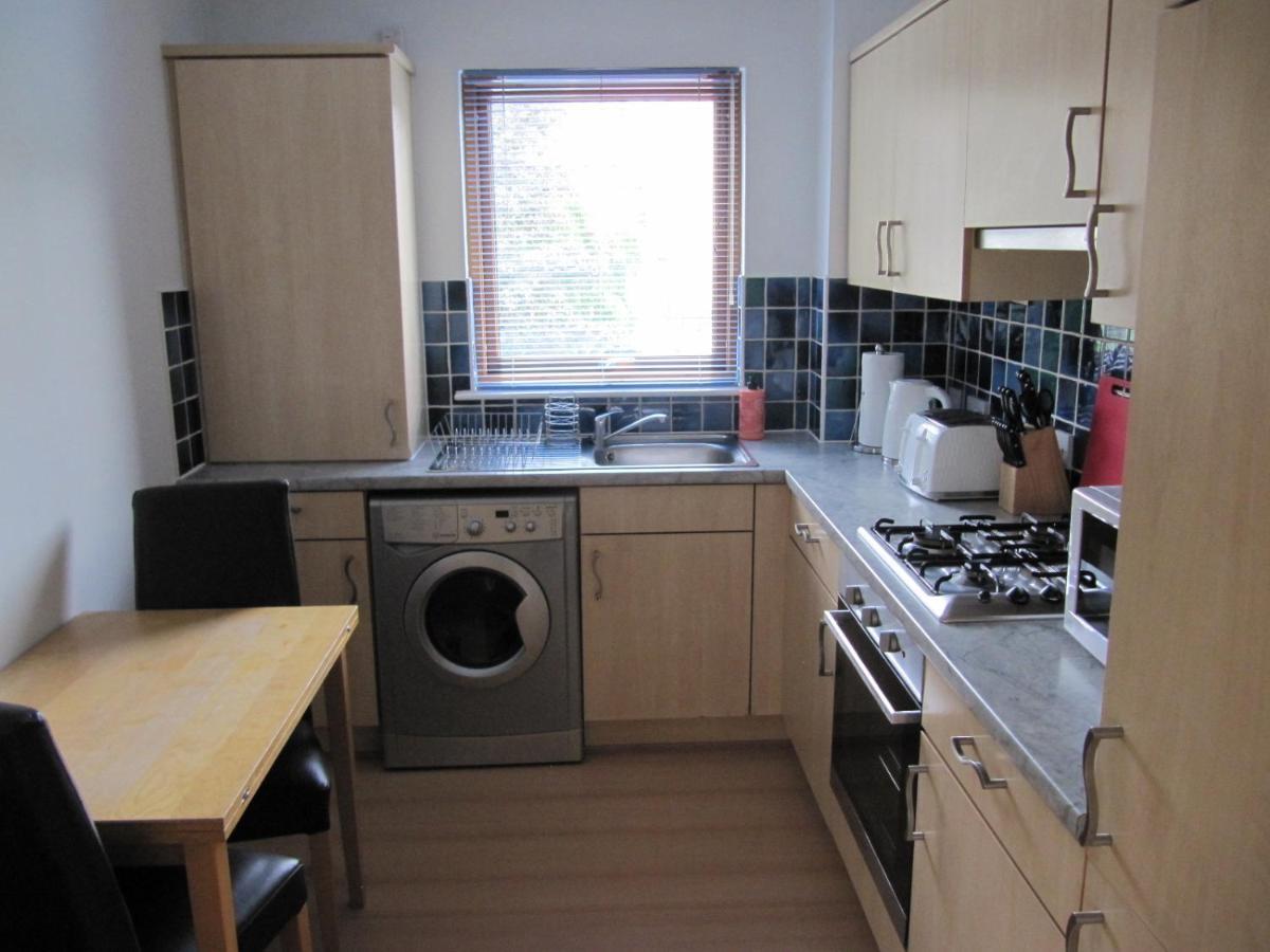 Cozy Off Road 2 Bedroom Cottage Apartment With Free Wi-Fi And Private Parking غلاسغو المظهر الخارجي الصورة
