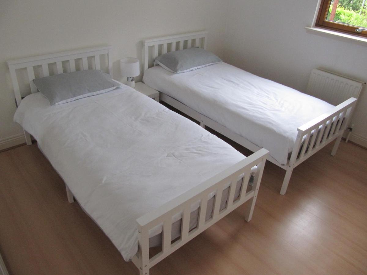 Cozy Off Road 2 Bedroom Cottage Apartment With Free Wi-Fi And Private Parking غلاسغو المظهر الخارجي الصورة